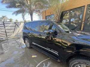 لاندكروز gxr limited موديل 2024 ماشيه 13 الف كيلو تباع مع رقم مميز مواليد 1980