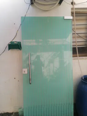 باب سكريد كامل مع اغراضو متر في مترين بس ركب قزاز عشره ملي اثقيل شي فخم جدا