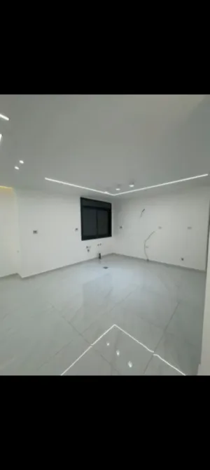 شقتين للبيع في عين مصباح طابق اول فوق الشارع مساحه كل شقه 180متر