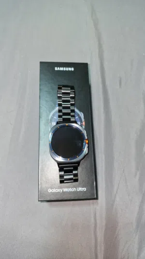 Galaxy Watch Ultra بحالة الوكالة (استخدام شهر واحد فقط) لون ازرق للبيع بداعي التبديل