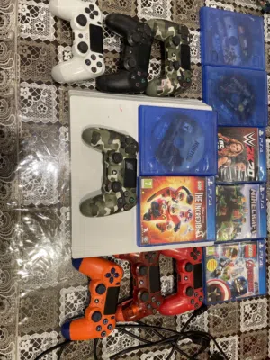 PS4 PRO 1TB WHITE EDITION + 7 controllers + 8 Games . Good condition