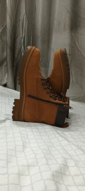 إقرأ الوصف) بوت ماركة تمبرلاند(Timberland) العالمية قياس 43 جلد طبيعي مقاوم للماء ب 105 ألف دينار