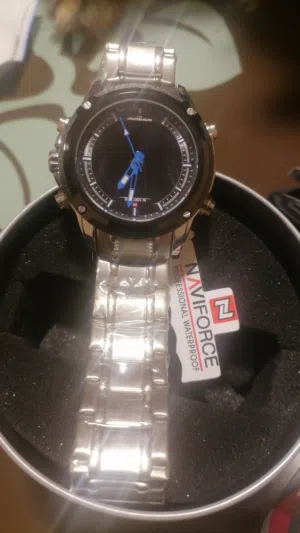 ساعه اصليه ماركة هذه ساعة يد للرجال من طراز Naviforce NF9050. تتميز بتصميم أنالوج ورقمي (LED).