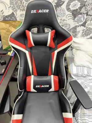 Gaming chair and gaming table Excellent condition