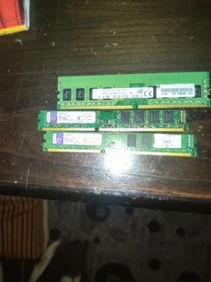 متوفر رام 4 جيجا ddr3 حبتين ومتوفر حبة 4 جيجاddr4 السعر الddr3الحبتين ب50 والddr4 الحبة ب50