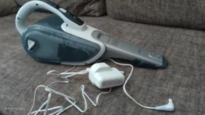 مكنسة يدوية لاسلكية Black+Decker تعمل DVJ215-QW طراز ، Dustbuster ببطارية ليثيوم أيون.