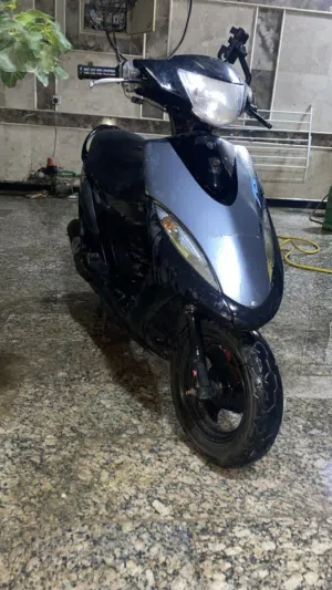دراجة ماكس عدلة نضيفة ما مفتوحة رمبة توها نازلة من الحاوية كلشي شغال بيها سلف هندر الوصف مهم