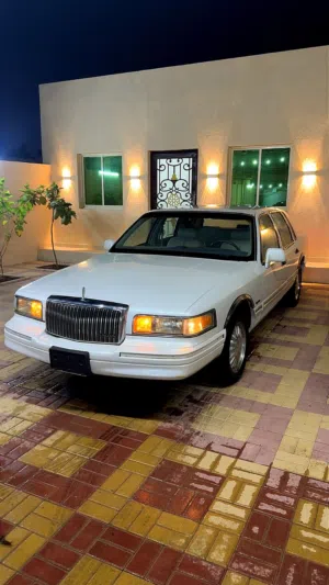 Used Lincoln Town Car in Ras Al Khaimah