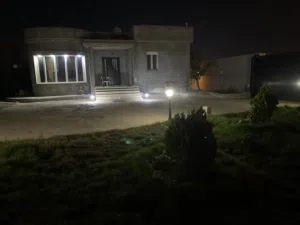 عدد 2 منازل لي البيع علي القطران الرئيسي بوعطني ارض بعيرة