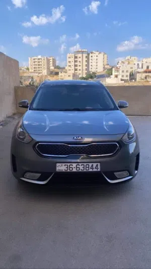 كيا نيرو 2017 هايبرد أس يو في مع مواصفات أمريكية وحالة جيدة