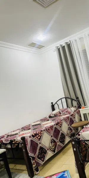 جلسه 30 دينار  سريرين 15 دينار  طقم طاولات 15 دينار