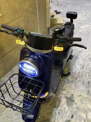 دراجة R900 جديدة بعدها بلچيس بيها نظام بك وحتى وصلها وياها