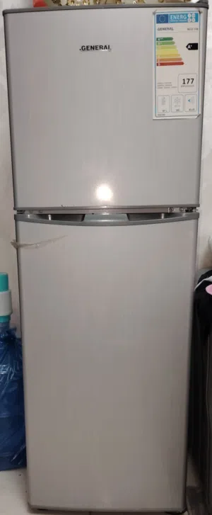 ثلاجة حجم صغير مع فريزر وكالة 135  لتر