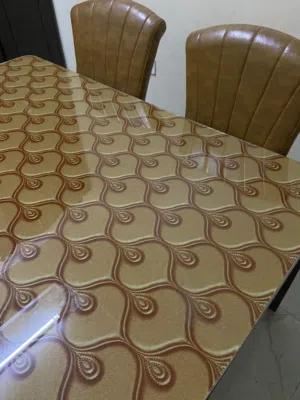 طاولة طعام مع 6 كراسي خشبيه