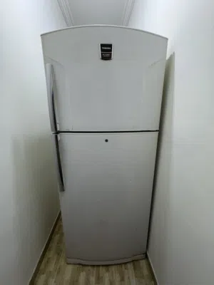 ثلاجة توشيبا 24 قدم بحالة جيدة للبيع