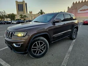 للبيع جيب جراند شيروكي 2021 .. 4x4