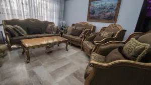 طقم كنبيات و طاولات فخمة مستعمل في حالة جديدة