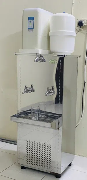 ثلاجة برولكس + فلتر زوم 6 مراحل (شبه جديدة)