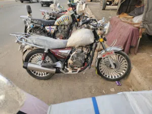 دراجه ناريه نوع زالزال الوكاله مكينه200 سته جيرات وبسعر 350الف مستخدم 5بلمايه