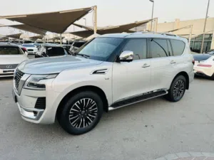 نيسان بترول 2024 بلاتينيوم مكينه كبيره 5 كاميرات صبغ وكاله وتشكات وكاله فول مواصفات