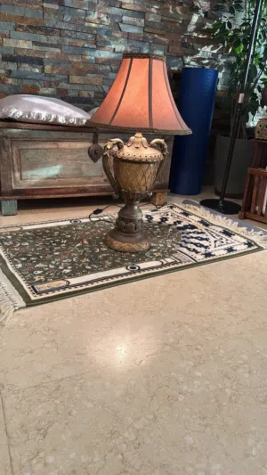 TABLE LAMP IN VERY GOOD CONDITION