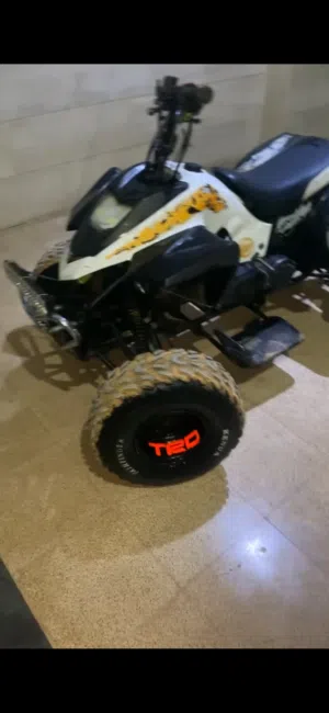 للبيع مطو 250cc، نوعه غير معروف لكن راكب عليه كفر كوازاكي.الكفر ليست أصلي الصلي لونه اصفر في صور 2