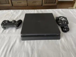 جهاز ps4 بلاستيشن 4 4 بأفضل حالة تمامًا وتم تنظيفه بشكل كامل - نظيف جدًا
