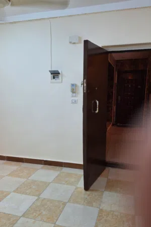 للبيع نصف عقار بين فيصل والهرم موقع مميز