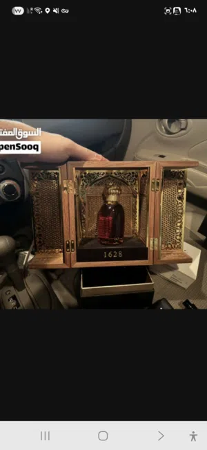 **حكاية عشقٍ خُلّدَت في التاريخ، تتجسد اليوم في عبيرٍ ملكي يأسر الحواس. من قلب التاريخ العريق
