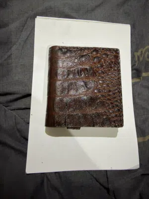 محفظه رجالى جلد تمساح وارد إيطاليا