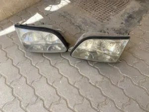 للبيع اضاءات اماميه لكزس LS 400