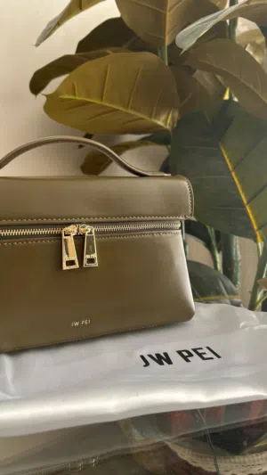 حقيبة أنيقة من JW PEI