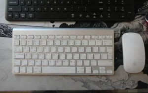 كيبورد و ماوس APPLE الأصلي ( عربي اجليزي ) الشرق الأوسط