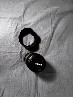 عدسة كانون 75-300mm مستعملة بحالة جيدة بدون الغطاء الخلفي مناسبة للتصوير والتكبير