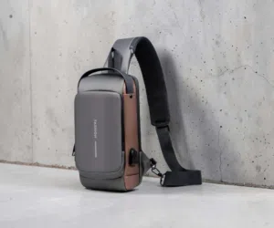 حقيبة الصدر الرياضية مع قفل ومقاومة للماء مع منفذ USB ماركة fashion  للأنشطة الرياضية
