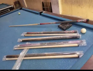 استيكات بلياردو قطعتين اصلي تيتانيوم مميزه جدا فاخره