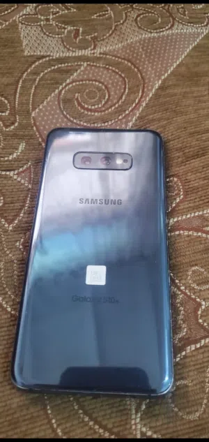سامسونج جلاكسي s10e نظيف سعه التخزين 128 بسعر عررررطه