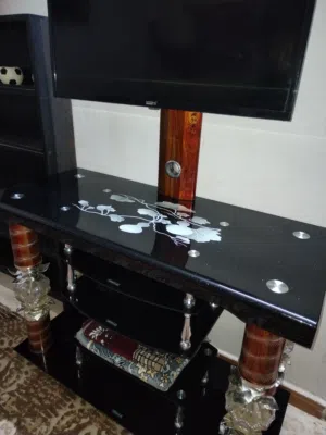 طاولة شاشة تركب اي حجم شاشه