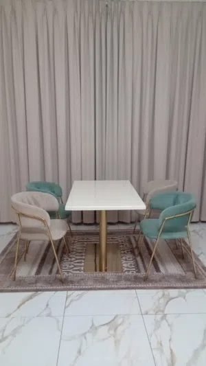 للبيع طاولة طعام