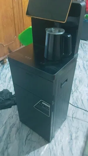 براد ماء +غلايا التصميم العصري الماني الصنع استعمال قليل
