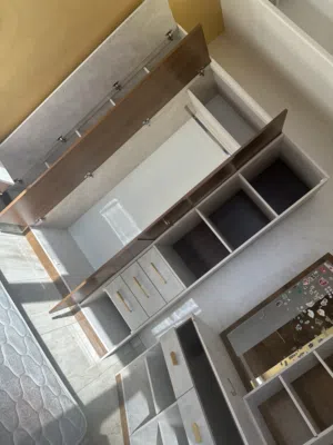 غرفة نوم من غير الفرشة