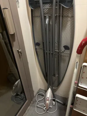 طاولة كي + مكواة براون