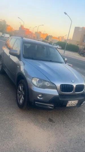 BM. 2007.  ستندر X5 شرط الفحص سيارة نضيفة تحتاج شغلات بسيطة في ديكور سيارة من داخل