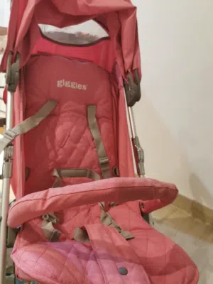 عربة اطفال بحالة ممتازه