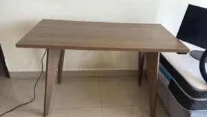 طاولة مكتب