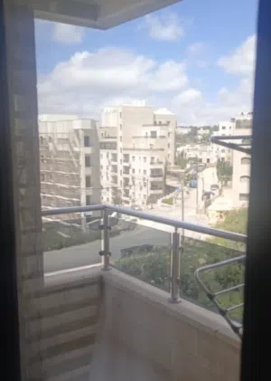 شقة فاخرة للبيع مع حديقة الطيرة