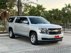 chevrolet-suburban-__model-2020-mid-option