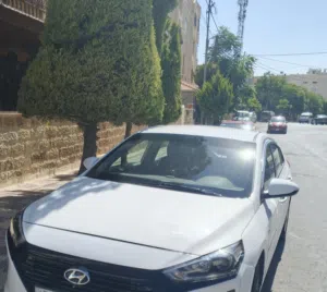 سياره هونداي ايونيك للبيع وارد امريكي بطاريه ليثيوم موديل 2019 لون ابيض