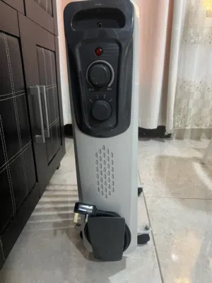 للبيع دفاية زيت كهربائية  (Midea)