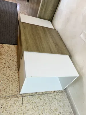طاولة وسط مع 3 طاولات سيرفس
